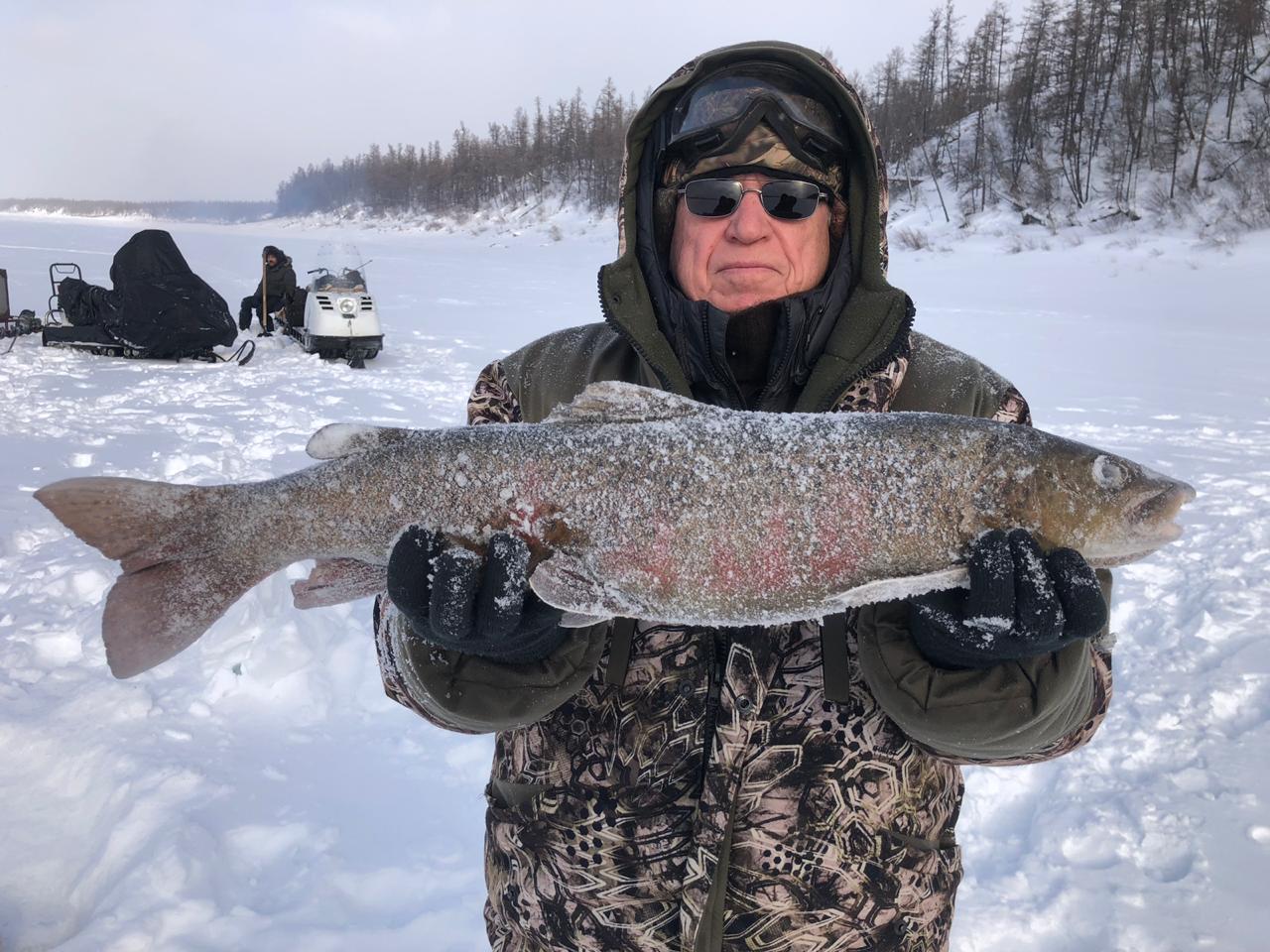 Зимний ленок. Моторчуна река в Якутии рыбалка. Трофейный Таймень Якутия. Рыбалка Якутия 2021. Рыбалка на ленка и тайменя Якутия.